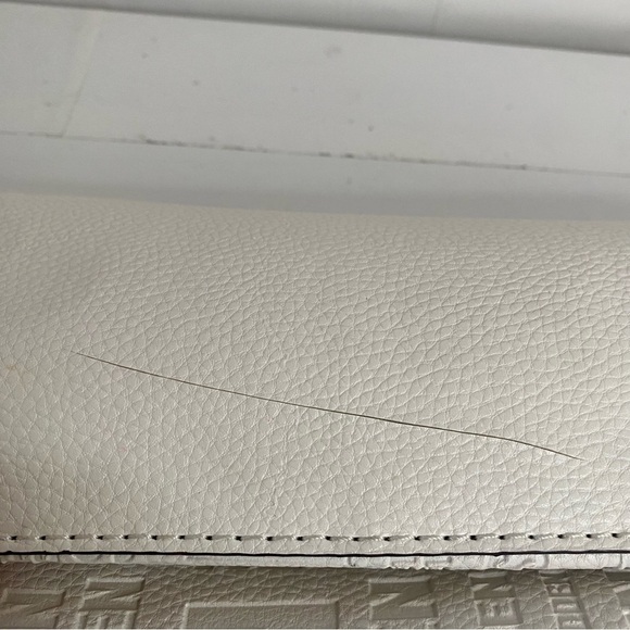 *Free w/Purchase*Steve Madden White Embossed Travel Take Along Tote Earbud Case - Picture 8 of 15